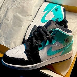 Air Jordan 1 mid (GS) brand new with box, no scuffs or marks